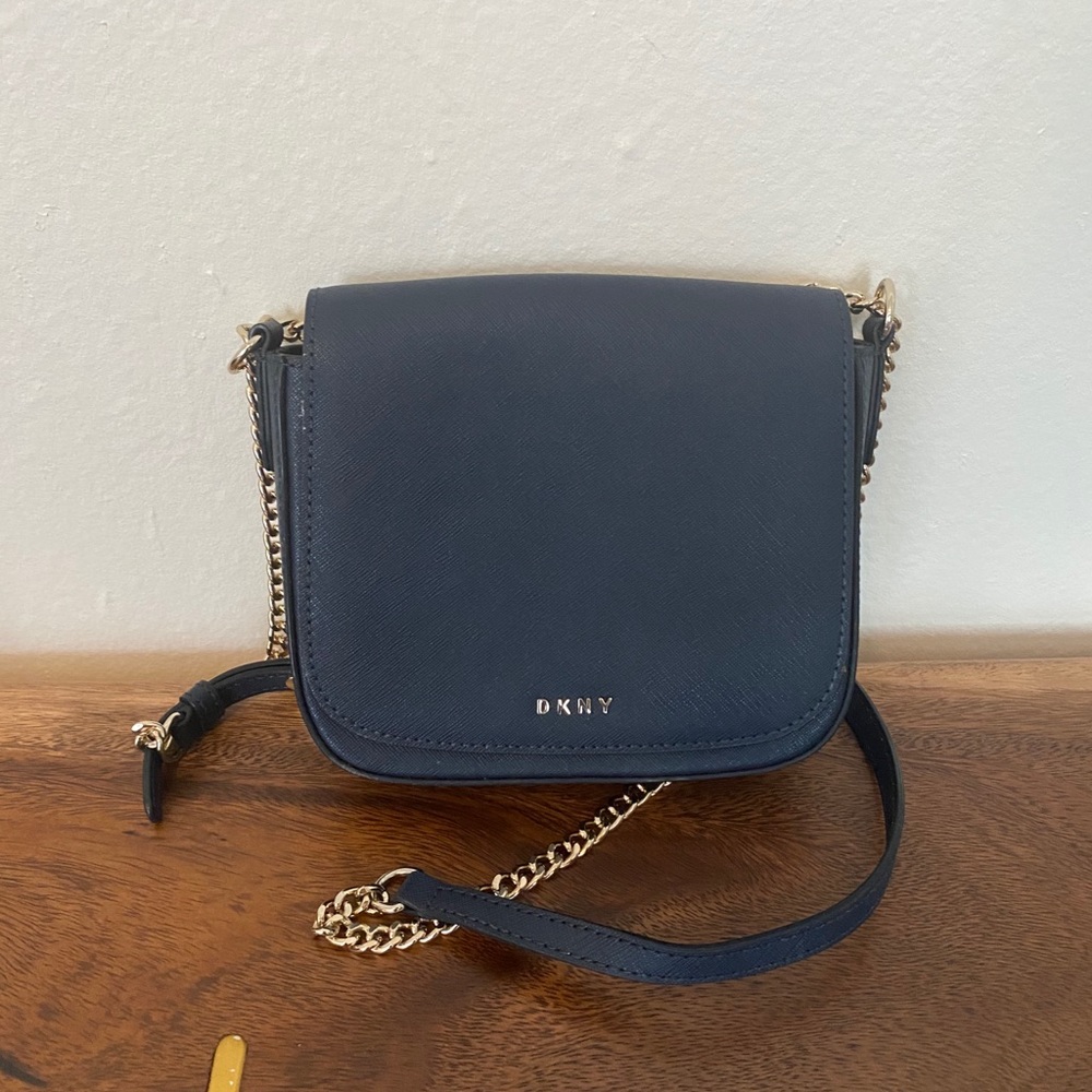 DKNY crossbody with chain strap